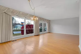 4646 W Fitch Ave, Lincolnwood, IL 60712 - Photo 5