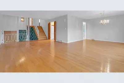 4646 W Fitch Avenue, Lincolnwood, IL 60712 - Photo 9