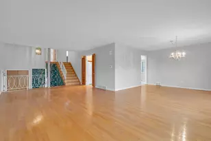 4646 W Fitch Ave, Lincolnwood, IL 60712 - Photo 9