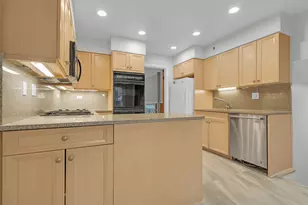 4646 W Fitch Ave, Lincolnwood, IL 60712 - Photo 7