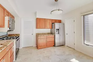 716 Ascot Ct, Libertyville, IL 60048 - Photo 9