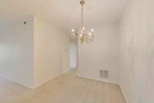 716 Ascot Ct, Libertyville, IL 60048 - Photo 7