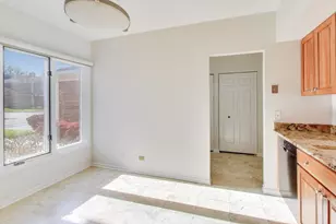 716 Ascot Ct, Libertyville, IL 60048 - Photo 11