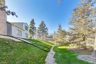 716 Ascot Ct, Libertyville, IL 60048 - Photo 23