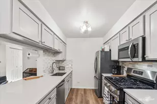 170 Half Moon Cir, Aurora, IL 60504 - Photo 7