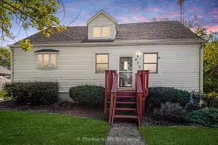 274 W Sheffield St, Saint Anne, IL 60964 - Photo 1