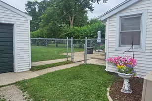 274 W Sheffield St, Saint Anne, IL 60964 - Photo 25