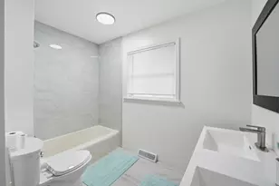 2401 Rohlwing Rd, Rolling Meadows, IL 60008 - Photo 23