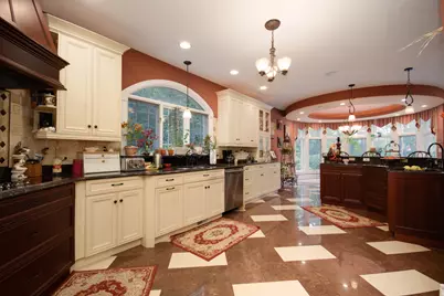 11226 Hiawatha Lane, Indian Head Park, IL 60525 - Photo 9