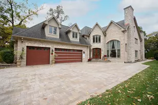 11226 Hiawatha Ln, Indian Head Park, IL 60525 - Photo 1