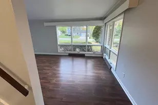 2032 W Laurel St, Freeport, IL 61032 - Photo 5