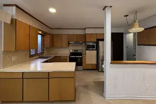 2032 W Laurel St, Freeport, IL 61032 - Photo 13