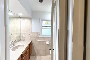 2032 W Laurel St, Freeport, IL 61032 - Photo 7