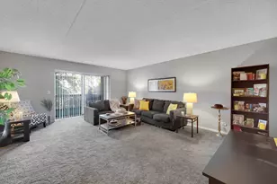 690 Chandler Rd, Gurnee, IL 60031 - Photo 11