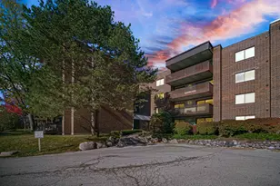 690 Chandler Rd, Gurnee, IL 60031 - Photo 1