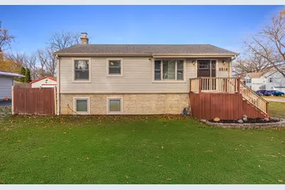 8614 Lakeview Avenue, Crystal Lake, IL 60014 - Photo 1