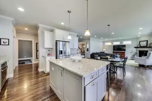 557 N Myrtle Ave, Elmhurst, IL 60126 - Photo 7