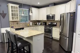 2911 Henley Ln, Naperville, IL 60540 - Photo 5