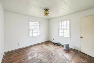 216 W Garfield Ave, Decatur, IL 62526 - Photo 9