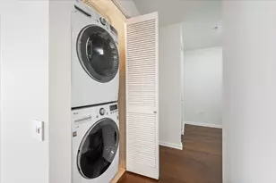 240 E Illinois St, Chicago, IL 60611 - Photo 41