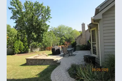 1099 W Jefferson Avenue, Naperville, IL 60540 - Photo 7