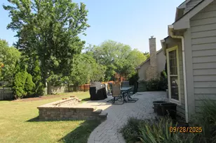 1099 W Jefferson Ave, Naperville, IL 60540 - Photo 7