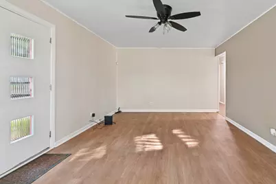 9556 S Bennett Avenue, Chicago, IL 60617 - Photo 5