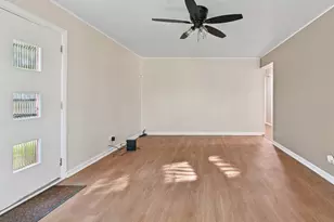 9556 S Bennett Ave, Chicago, IL 60617 - Photo 5