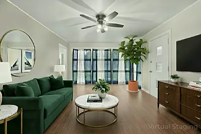 9556 S Bennett Avenue, Chicago, IL 60617 - Photo 3