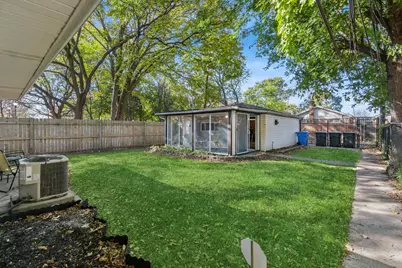 9556 S Bennett Avenue, Chicago, IL 60617 - Photo 23