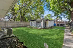 9556 S Bennett Ave, Chicago, IL 60617 - Photo 23