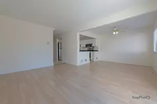 110 N Waterford Dr, Schaumburg, IL 60194 - Photo 3