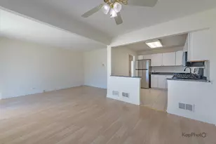 110 N Waterford Dr, Schaumburg, IL 60194 - Photo 7