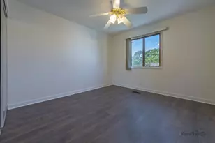 110 N Waterford Dr, Schaumburg, IL 60194 - Photo 15