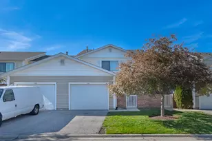 110 N Waterford Dr, Schaumburg, IL 60194 - Photo 1