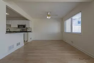 110 N Waterford Dr, Schaumburg, IL 60194 - Photo 5