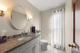 73 Venetian Way Cir, Wheaton, IL 60189 - Photo 15