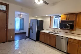 8429 S Marquette Ave, Chicago, IL 60617 - Photo 5