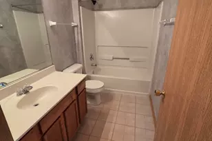 2125 Silverstone Dr, Carpentersville, IL 60110 - Photo 15