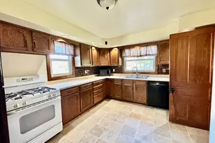 231 Bennett St, Belvidere, IL 61008 - Photo 11