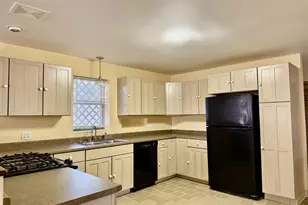 422 Chartres St, Lasalle, IL 61301 - Photo 11