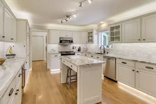 402 Hankes Rd, Sugar Grove, IL 60554 - Photo 13