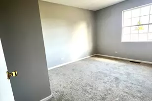 17716 W Horseshoe Ln, Gurnee, IL 60031 - Photo 9