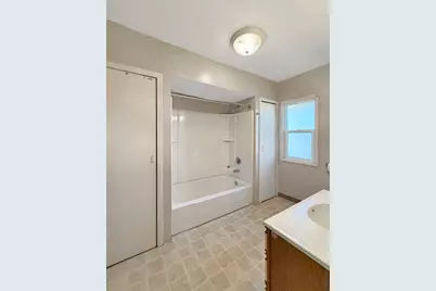 1468 S Float Avenue, Freeport, IL 61032 - Photo 7