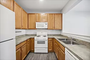 2435 Georgetown Cir, Aurora, IL 60503 - Photo 3