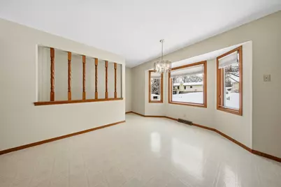 2010 Cimarron Drive, Freeport, IL 61032 - Photo 5