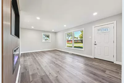 275 Blackhawk Drive, Park Forest, IL 60466 - Photo 11