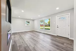 275 Blackhawk Dr, Park Forest, IL 60466 - Photo 11