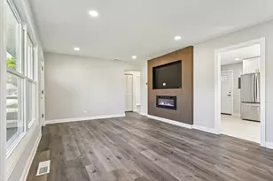 275 Blackhawk Dr, Park Forest, IL 60466 - Photo 9