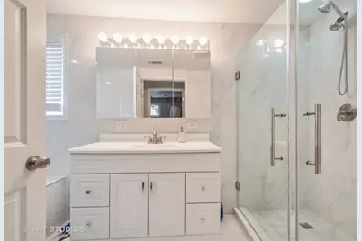 2614 W Morse Avenue, Chicago, IL 60645 - Photo 9